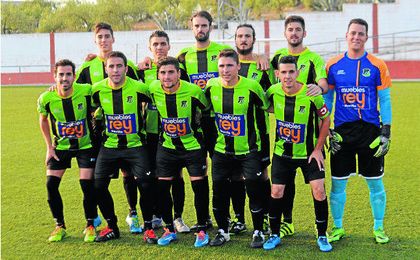 Formación del Coronil que se enfrentó al Atlético Sanlúcar la pasada temporada. Formación del Coronil que se enfrentó al Atlético Sanlúcar la pasada temporada.