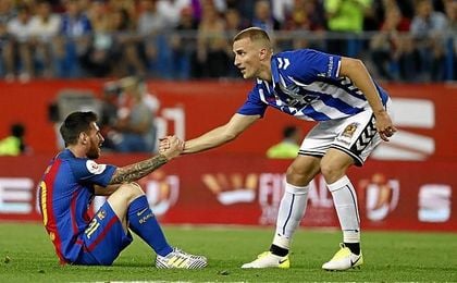 Ely jugó cedido en el Alavés por el Milan. Ely jugó cedido en el Alavés por el Milan.