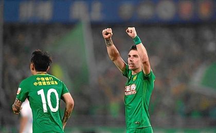 El también español Jonathan Soriano fue la estrella del partido. El también español Jonathan Soriano fue la estrella del partido.