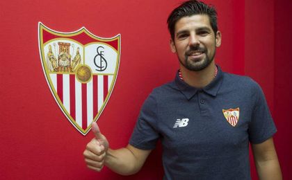 Nolito ya posa con la vestimenta de su nuevo club. Nolito ya posa con la vestimenta de su nuevo club.
