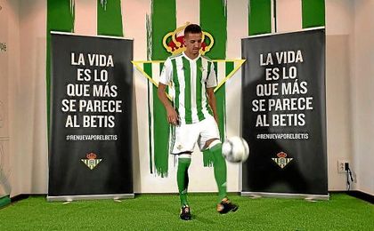 Feddal, durante su presentación con el Betis. Feddal, durante su presentación con el Betis.