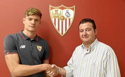 Mariano Konyk, argentino de origen ucraniano, llega a coste cero a la disciplina sevillista. Mariano Konyk, argentino de origen ucraniano, llega a coste cero a la disciplina sevillista.