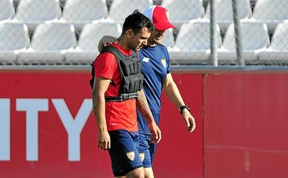 Luzzi cree que el Sevilla no quiere cederlo. Luzzi cree que el Sevilla no quiere cederlo.