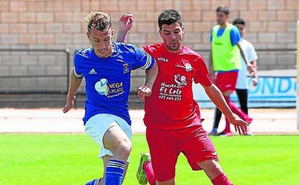 El polivalente jugador azulino Mario Begines ha decidido dar el salto a Tercera división. El polivalente jugador azulino Mario Begines ha decidido dar el salto a Tercera división.
