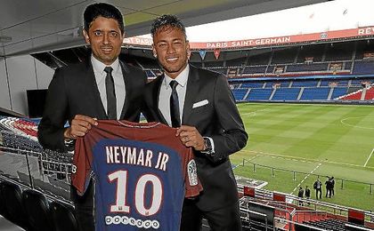 El Santos reclama 13,4 millones de euros al Barça y PSG por fichaje de Neymar El Santos reclama 13,4 millones de euros al Barça y PSG por fichaje de Neymar