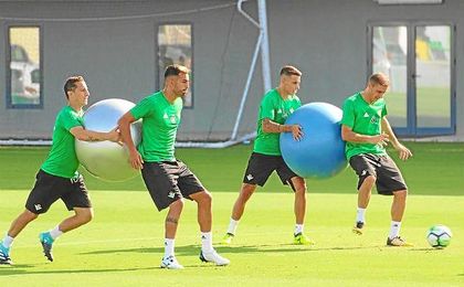 Imagen de la sesión matutina en la ciudad deportiva bética. Imagen de la sesión matutina en la ciudad deportiva bética.