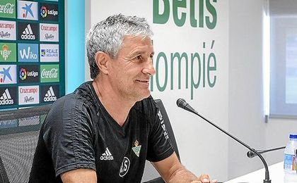 Quique Setién, en la sala de prensa de la Ciudad Deportiva Luis del Sol. Quique Setién, en la sala de prensa de la Ciudad Deportiva Luis del Sol.