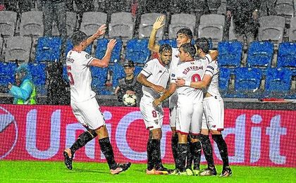 Ben Yedder está muy enchufado. Ben Yedder está muy enchufado.