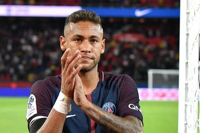 Neymar recibe "con sorpresa" la demanda y reclama el pago de la prima al Barcelona Neymar recibe "con sorpresa" la demanda y reclama el pago de la prima al Barcelona