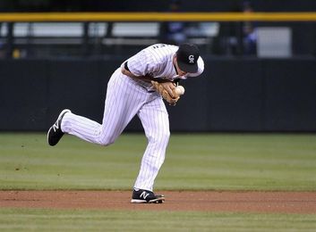 7-6. LeMahieu enciende los maderos con par de jonrones contra los Bravos 7-6. LeMahieu enciende los maderos con par de jonrones contra los Bravos