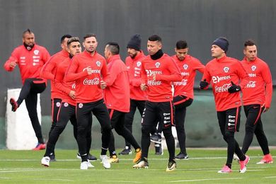 Con 24 jugadores Chile inicia su preparación para los partidos eliminatorios Con 24 jugadores Chile inicia su preparación para los partidos eliminatorios