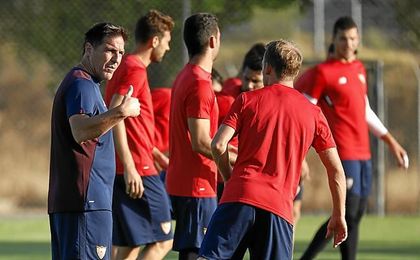 Berizzo debe firmar la victoria 1.000 del Sevilla en la elite. Berizzo debe firmar la victoria 1.000 del Sevilla en la elite.