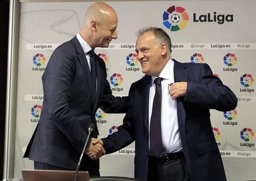 Tebas: "No vamos a cambiar el Barcelona-Las Palmas por un tema de ilegalidad" Tebas: "No vamos a cambiar el Barcelona-Las Palmas por un tema de ilegalidad"