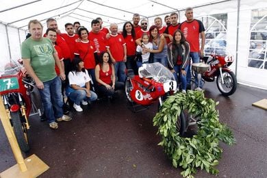 Pequecho y Nieto, homenaje a dos virtuosos de la moto a diferente escala Pequecho y Nieto, homenaje a dos virtuosos de la moto a diferente escala