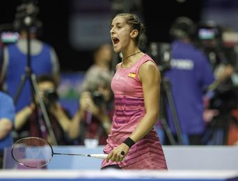 Carolina Marín derrotó en dos sets a Yamaguchi y pasa a semifinales en Tokio Carolina Marín derrotó en dos sets a Yamaguchi y pasa a semifinales en Tokio
