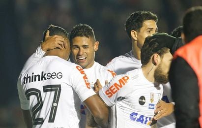 Santos se impone al Palmeiras y se afianza en el segundo lugar del fútbol en Brasil Santos se impone al Palmeiras y se afianza en el segundo lugar del fútbol en Brasil