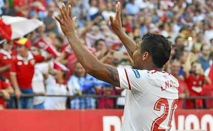 Luis Muriel celebra con la grada su gol ante el Málaga. Luis Muriel celebra con la grada su gol ante el Málaga.