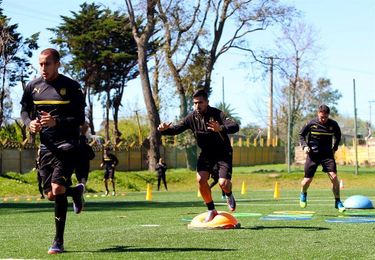 El Torneo Clausura uruguayo se pone al día con seis encuentros atrasados El Torneo Clausura uruguayo se pone al día con seis encuentros atrasados
