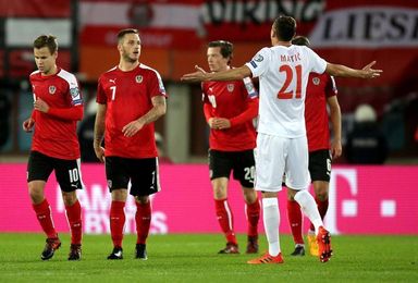 España, al Mundial; Islandia y Serbia, a un paso España, al Mundial; Islandia y Serbia, a un paso