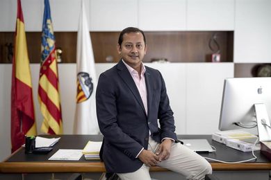 Murthy ve razonable un campo de más de 50.000 plazas y 150 millones de coste Murthy ve razonable un campo de más de 50.000 plazas y 150 millones de coste