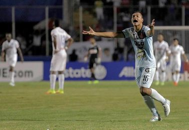 El Alianza saca 7 puntos de ventaja y afianza el liderato del fútbol salvadoreño El Alianza saca 7 puntos de ventaja y afianza el liderato del fútbol salvadoreño