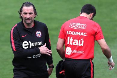 Chile se entrena por primera vez en Brasil pendiente de Charles Aránguiz Chile se entrena por primera vez en Brasil pendiente de Charles Aránguiz