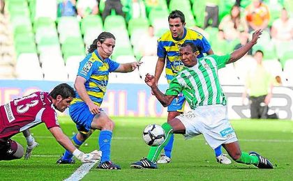 El Betis derrotó al Cádiz (4-0) en su último cruce oficial, que data del 10-04-10, también en Copa. El Betis derrotó al Cádiz (4-0) en su último cruce oficial, que data del 10-04-10, también en Copa.