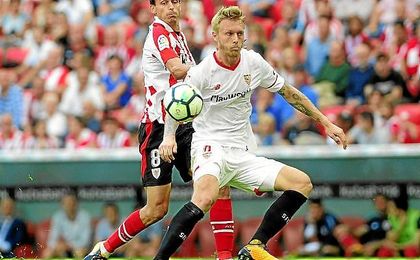 Kjaer, en un lance del partido de San Mamés. Kjaer, en un lance del partido de San Mamés.