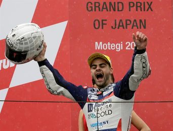 Fenati vencedor de una carrera al sprint, frena el título de Mir Fenati vencedor de una carrera al sprint, frena el título de Mir