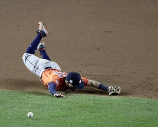 7-1. Altuve y los Astros empatan la serie de campeonato 7-1. Altuve y los Astros empatan la serie de campeonato