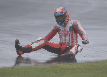 Aleix Espargaró y Jorge Navarro, lesionados en Phillip Island Aleix Espargaró y Jorge Navarro, lesionados en Phillip Island