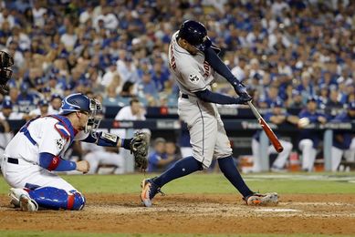 7-6. Springer hace de héroe al pegar el jonrón decisivo y los Astros empatan la serie 7-6. Springer hace de héroe al pegar el jonrón decisivo y los Astros empatan la serie