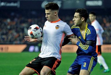 Santi Mina entra en la convocatoria y se caen Vezo y Orellana Santi Mina entra en la convocatoria y se caen Vezo y Orellana