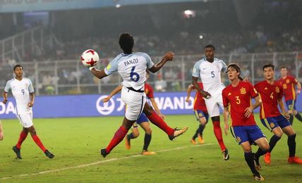 España domina al descanso (2-1) con un doblete de Sergio Gómez España domina al descanso (2-1) con un doblete de Sergio Gómez