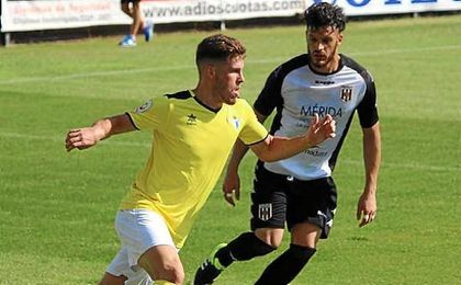 El Écija cayó en su visita al Mérida por 2-0. El Écija cayó en su visita al Mérida por 2-0.