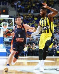 79-66. El Valencia Basket se queda corto para pelear el triunfo en la pista del Fenerbahce 79-66. El Valencia Basket se queda corto para pelear el triunfo en la pista del Fenerbahce