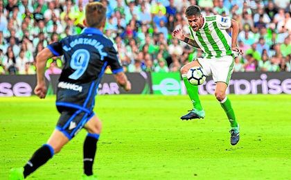 Javi García, sobre estas líneas, y Mandi tienen un porcentaje de acierto en el pase superior al 90%. Javi García, sobre estas líneas, y Mandi tienen un porcentaje de acierto en el pase superior al 90%.