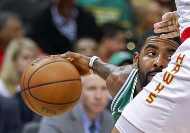 Kyrie Irving sufre una fractura facial y no jugará contra los Raptors Kyrie Irving sufre una fractura facial y no jugará contra los Raptors