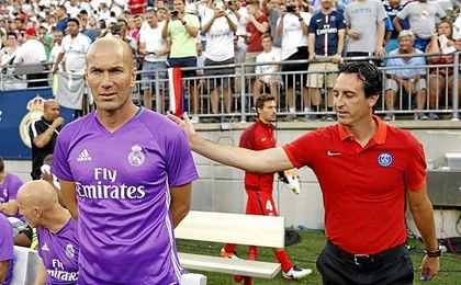 Emery saluda a Zidane antes de un amistoso de verano. Emery saluda a Zidane antes de un amistoso de verano.