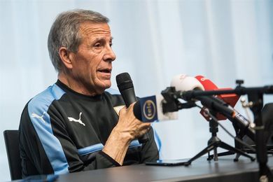 Tabárez dice que los nuevos jugadores han aportado más equilibrio a Uruguay Tabárez dice que los nuevos jugadores han aportado más equilibrio a Uruguay