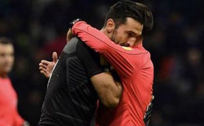 Daudén Ibáñez tacha de postureo el abrazo de Mateu a Buffon Daudén Ibáñez tacha de postureo el abrazo de Mateu a Buffon