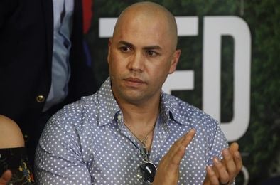 Carlos Beltrán llega a Puerto Rico para ayudar a damnificados del huracán María Carlos Beltrán llega a Puerto Rico para ayudar a damnificados del huracán María