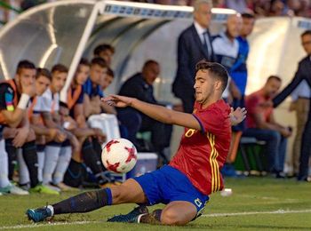 Mikel Merino se ejercita en Tajonar recuperándose de su lesión de espalda Mikel Merino se ejercita en Tajonar recuperándose de su lesión de espalda