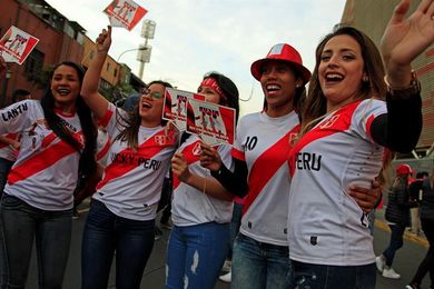 Los peruanos ponen toda su fe en acabar con 36 años de sequía mundialista Los peruanos ponen toda su fe en acabar con 36 años de sequía mundialista