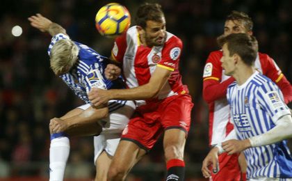 1-1. El Girona y la Real empatan en un partido lleno de alternativas 1-1. El Girona y la Real empatan en un partido lleno de alternativas