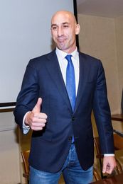Rubiales confirma que deja la Asociación de Futbolistas para optar a la presidencia de la RFEF Rubiales confirma que deja la Asociación de Futbolistas para optar a la presidencia de la RFEF
