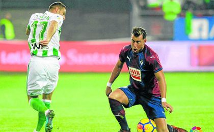 Joaquín, ante el Eibar. Joaquín, ante el Eibar.