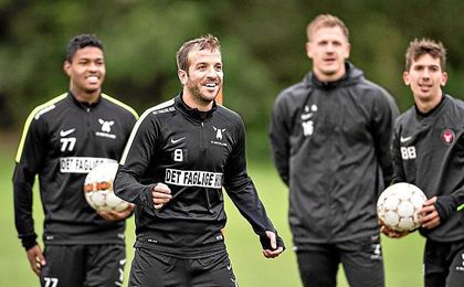 A Van der Vaart le sale un pretendiente exótico A Van der Vaart le sale un pretendiente exótico