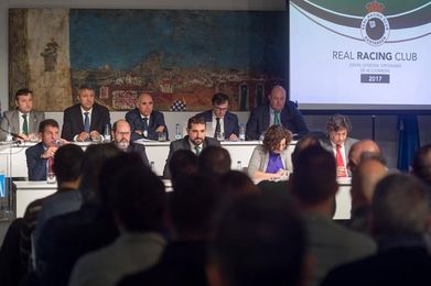 El Racing aprueba por unanimidad sus cuentas en una Junta exprés El Racing aprueba por unanimidad sus cuentas en una Junta exprés