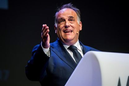 Tebas: "LaLiga estudia jugar fuera de España ´uno o dos´ partidos oficiales" Tebas: "LaLiga estudia jugar fuera de España ´uno o dos´ partidos oficiales"